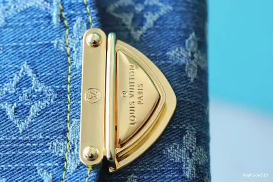 Vuitton VICTORINE Wallet Louis 0324